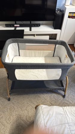 Dark Grey Baby Bedside Bassinet with Wheels