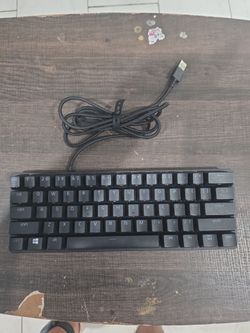 Razer Huntsman Mini 60% Gaming Keyboard – Purple Optical Clicky Switches – RGB