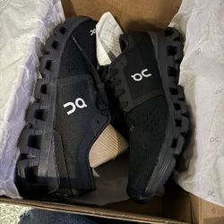 Woman’s Shoes QC Size 7.5 