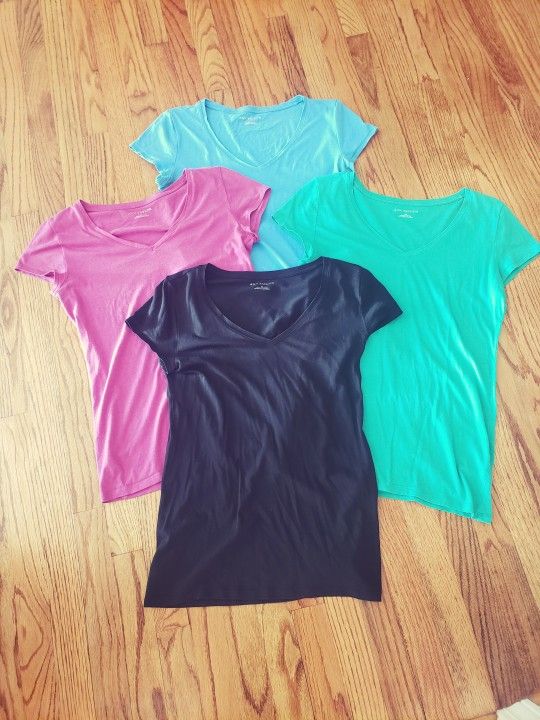 Ann Taylor (4) Women's Black, Pink, Green & Blue V-Neck Tees Size: M