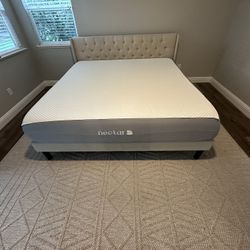 Beautiful Solid Wood Bedroom Set – Excellent Condition