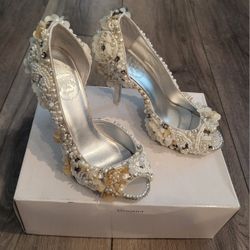 NWOT Boginni & Co. Pearl Crystal Rhinestone Sequin Beaded Bridal Wedding Shoes