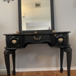 Vanity And Mirror/Entry Table 