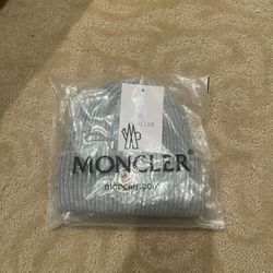 Moncler beanie Light Grey
