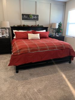 California King Panel Bed. Like New!! 
