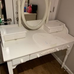 Girl Vanity 