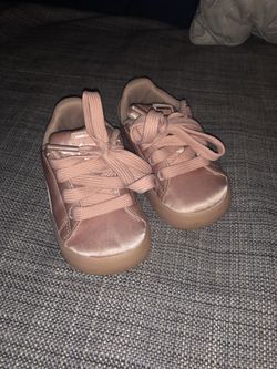 Baby girl size 5 Puma snickers