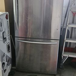 Hisense Refrigerator And Bottom Freezer