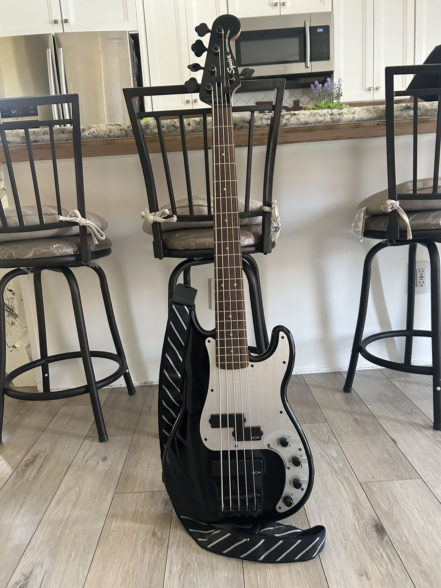 6 String Electric Bass Guitar 