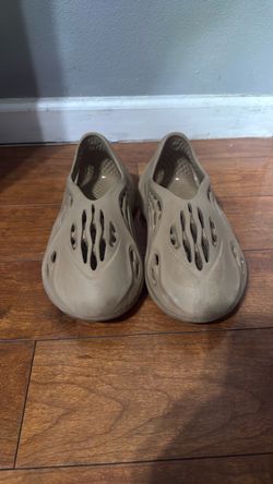 Yeezy foam runners