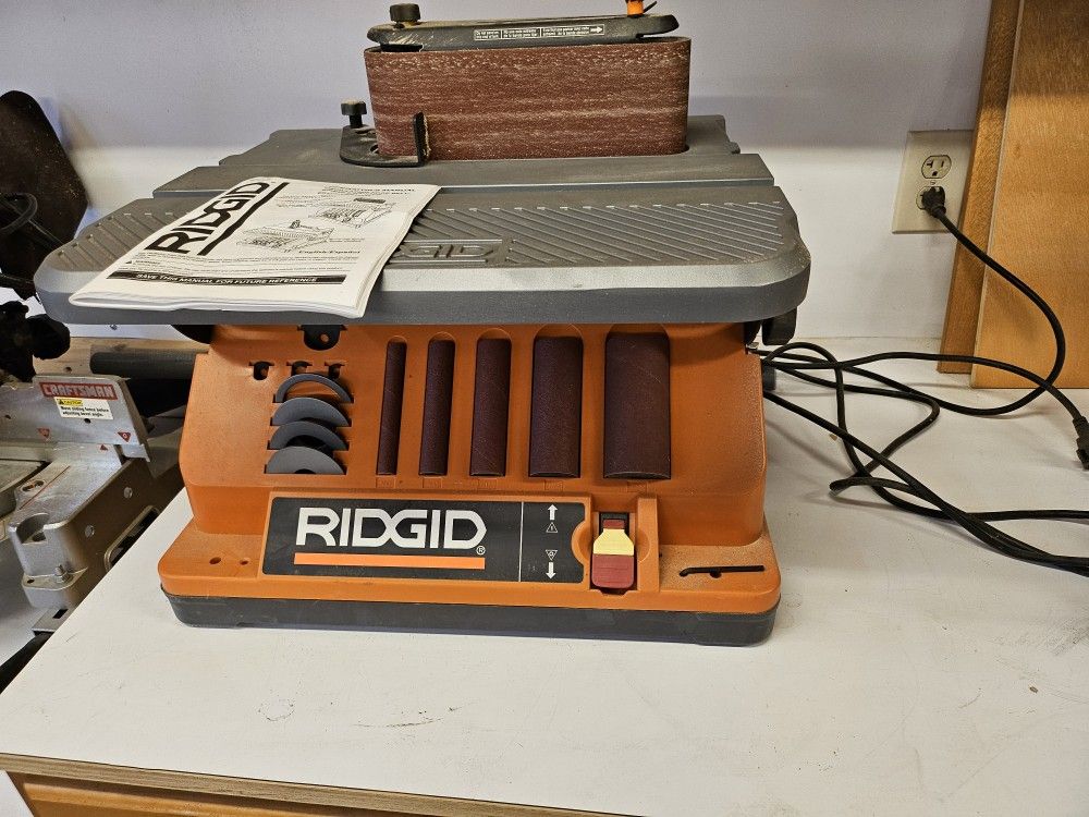 RIGID Oscillating Spindle Sander