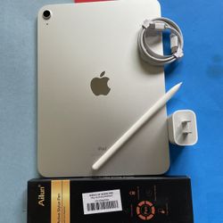 256gb Apple IPad 10th Generation (10.9” Liquid / 2022 model) with pen, keyboard, case & Accessories (warranty 2026) 