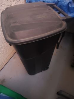 Large Black Wheeled Outdoor Trash Can