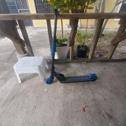 Boys Light Up Scooter