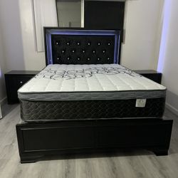 Queen Bed  / Mattress Included / Platform Bed W/ Built-In LED Lights   Color: Black.     🔥  Cama Queen Size / Colchon Incluido.  Cama Con Luz Led 