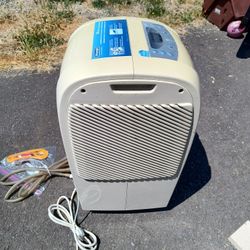 Delonghi Dehumidifier/Air Conditioner 