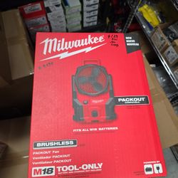 Milwaukee
M18 18-Volt Lithium-Ion Brushless Cordless PACKOUT Jobsite Fan (Tool-Only)
