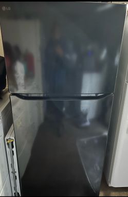 Very, very nice LG refrigerator