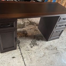 Brown Office Desk Read Description 