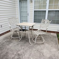 3 Peice Outdoor Patio Set Excellent Condition 