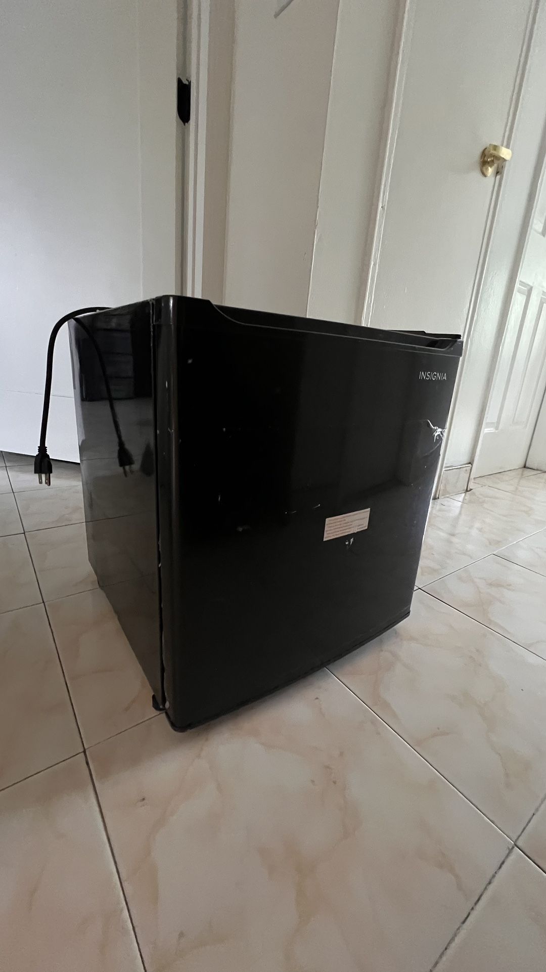 INSIGNIA MINI FRIDGE