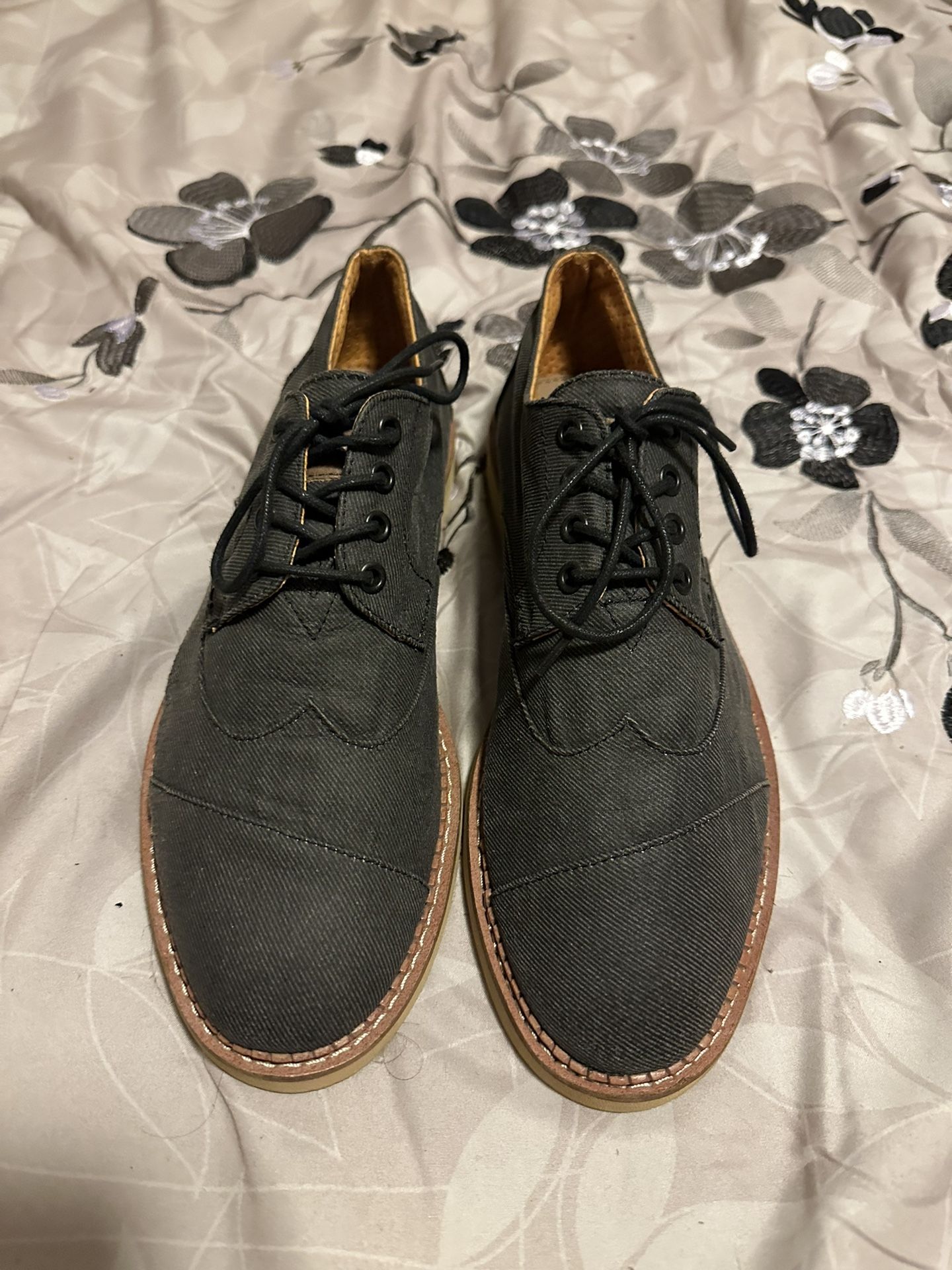 TOMS Navy Blue Oxford Canvas Shoes – Size 10
