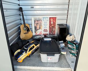 Auction Unit 280 11/7 - Magic Cards, Legos, Guitar, Misc. Items