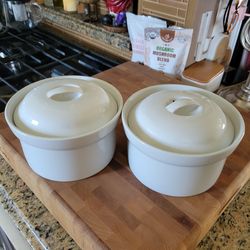Casserole baking dish. Heavy 8 inch large white porcelain crock baking dish with vented lid