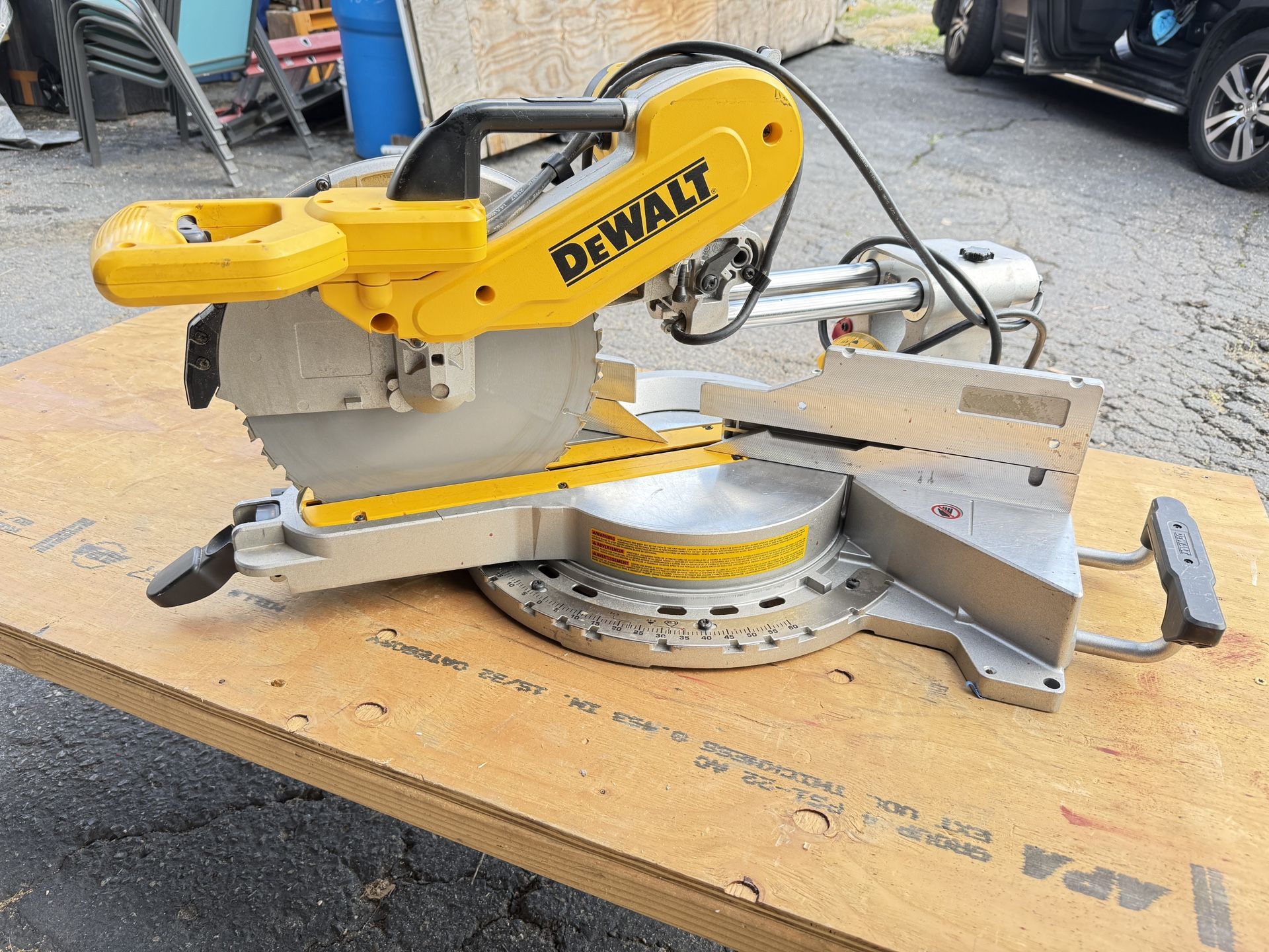 Dewalt Double Bevel Sliding Compound Miter Saw, Blade Wrench and Mater