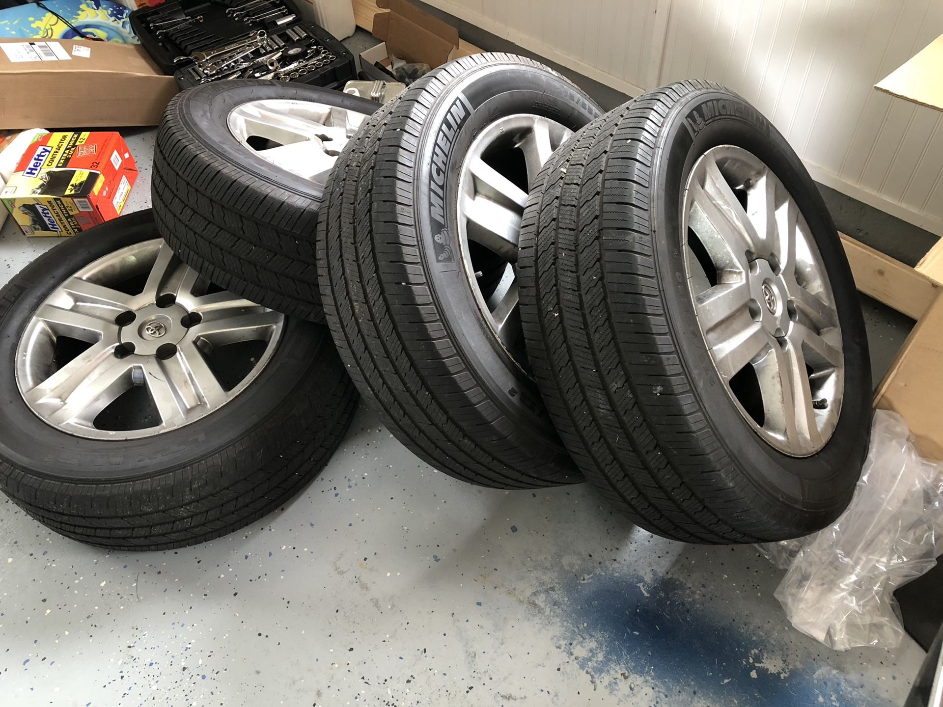 Toyota Tundra OEM tires and rims