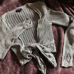 Silver / gray knitted sweater
