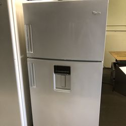 Whirlpool 33”Wide Top Freezer Refrigerator With Water And Ice Dispenser 
