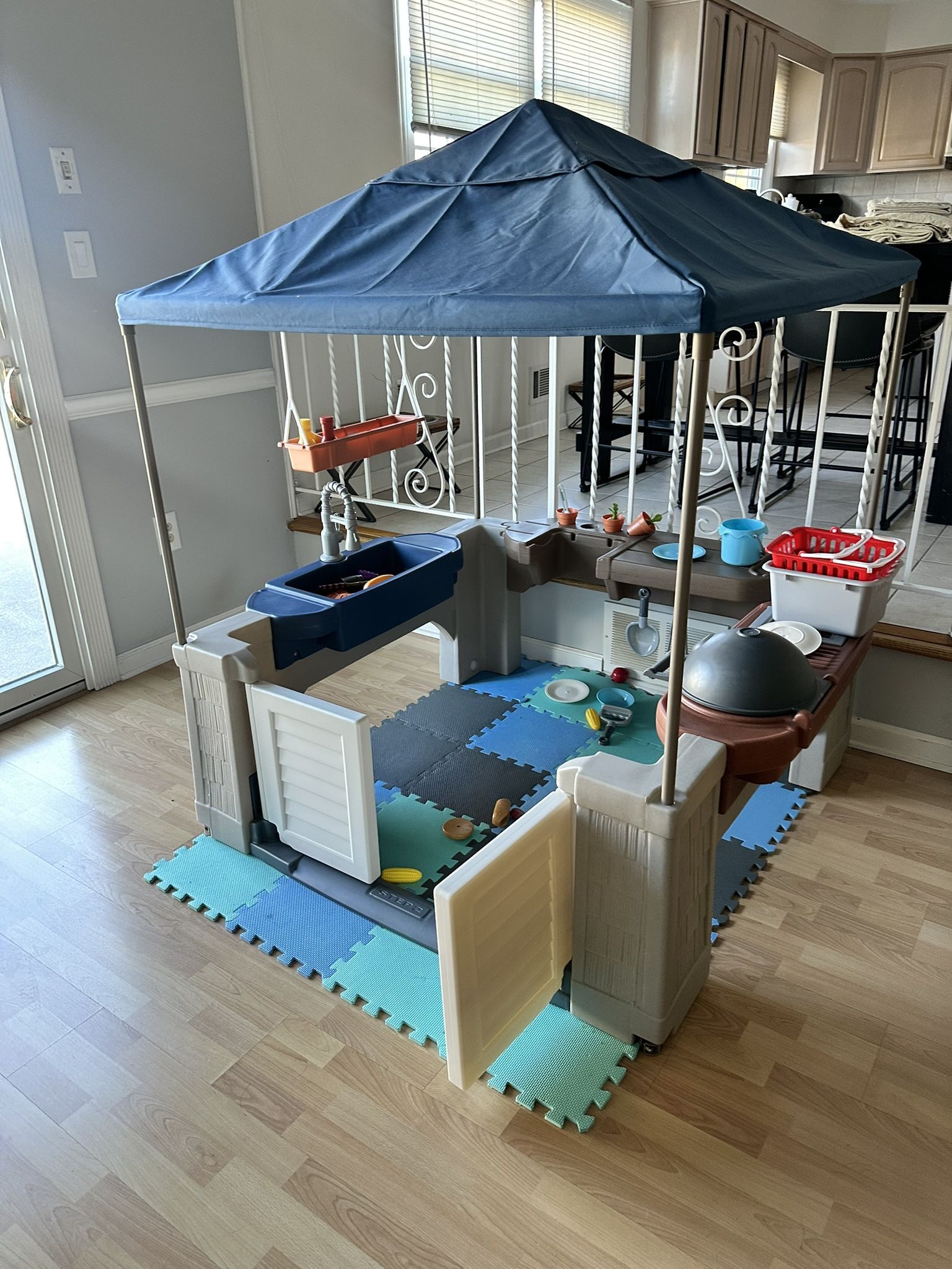 Step2 Grill & Gather Play Center with Canopy