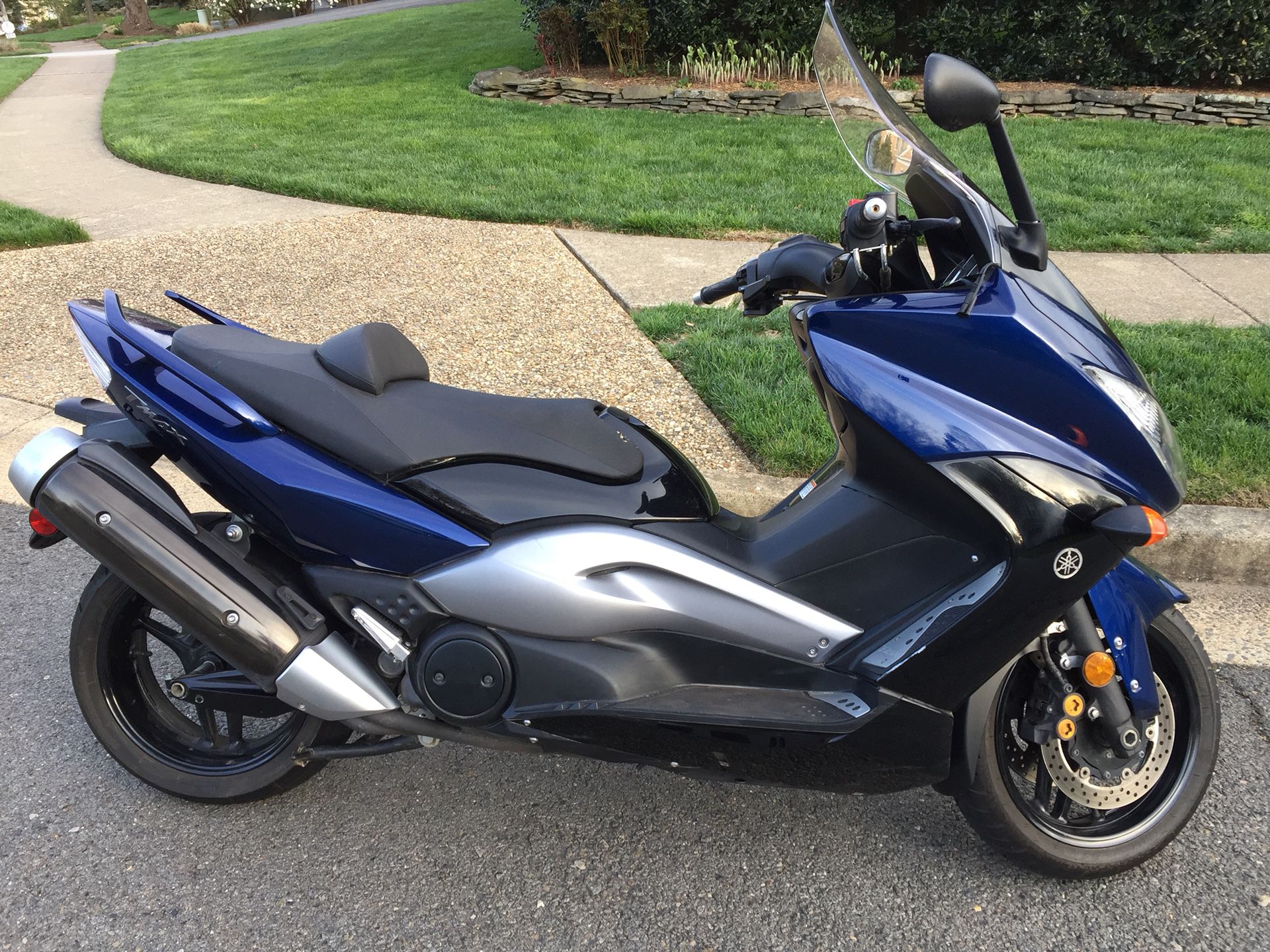 2009 Yamaha TMAX 500cc - HARD TO FIND - LOW MILES - EXCELLENT CONDITION