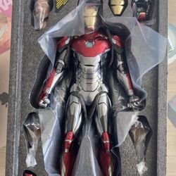 Iron Man Mark 47 Hot Toys Figure