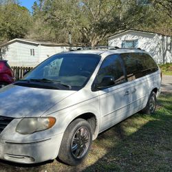 2005 Chrysler Town & Country