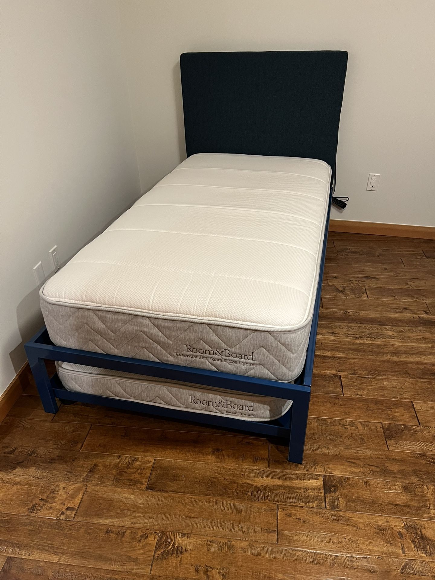 Room & Board Twin Bed And Mattress With Matching Trundle Bed