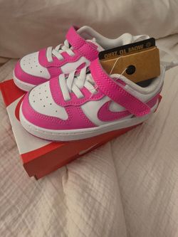 Fuschia toddle Nike size 6.5c