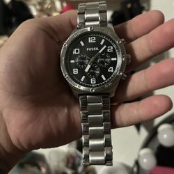 Men watch Fossil 