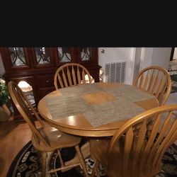 Kitchen table and 4 chairs