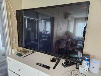 LG 55 inch TV Model: 55LS4600
