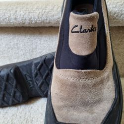 Clarks Shoes 
Size 9 Mens LEATHER