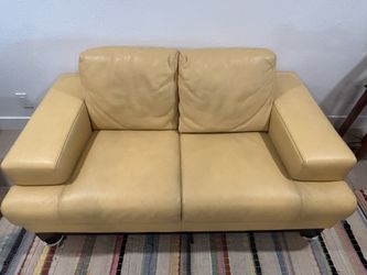 Love seat Quality leather, no flaws - Soflex brand