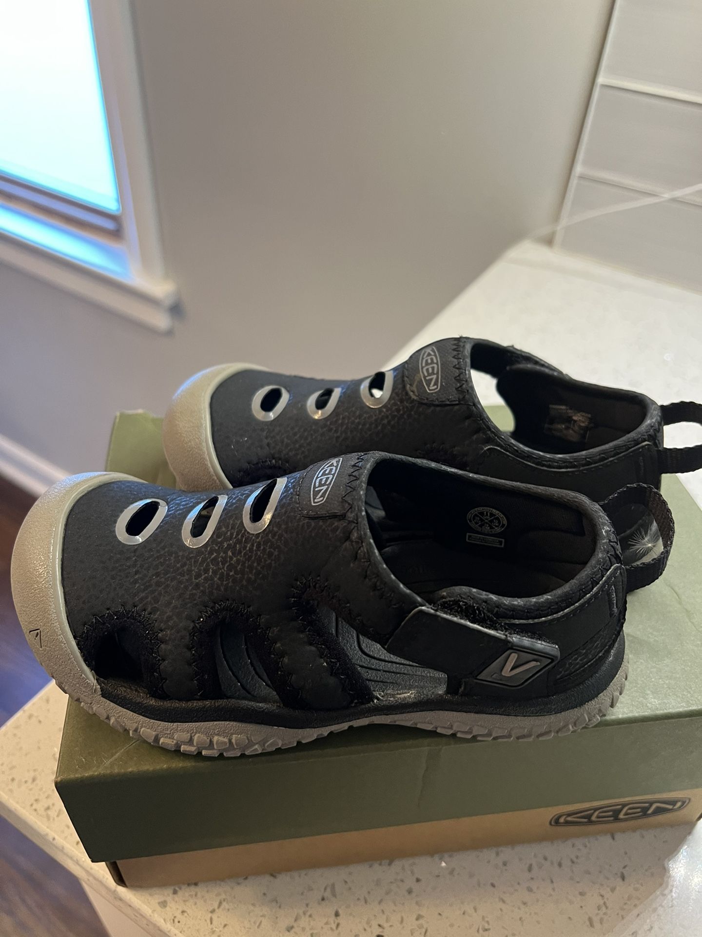 Boy Size 11 Keen Sandals 