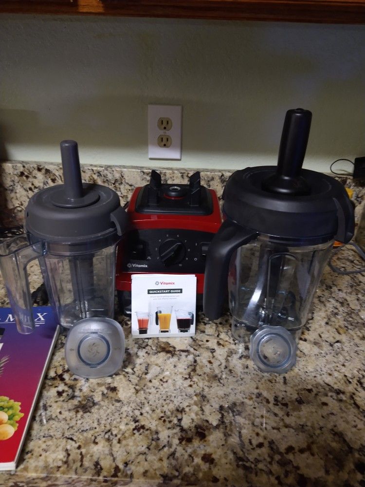 Vitamix Model VMO197 W/ 32oz and 64oz Blending Pitchers