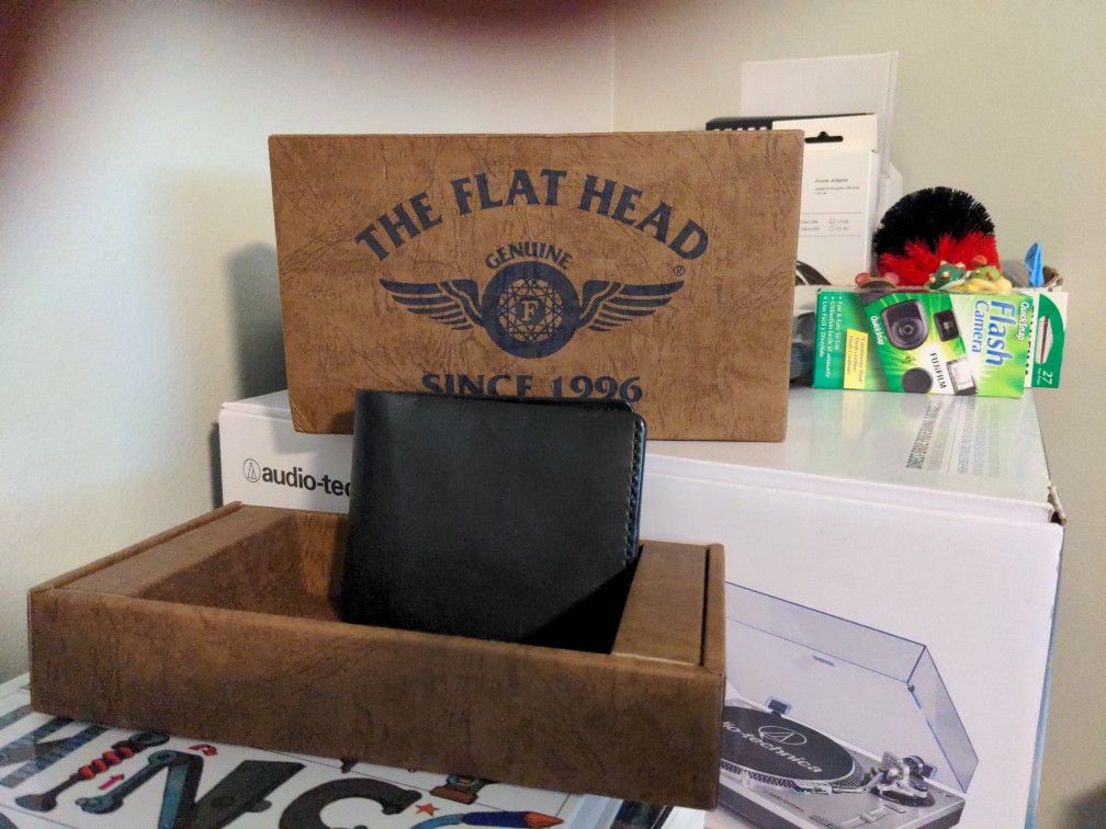 FLAT HEAD Genuine Leather Wallet