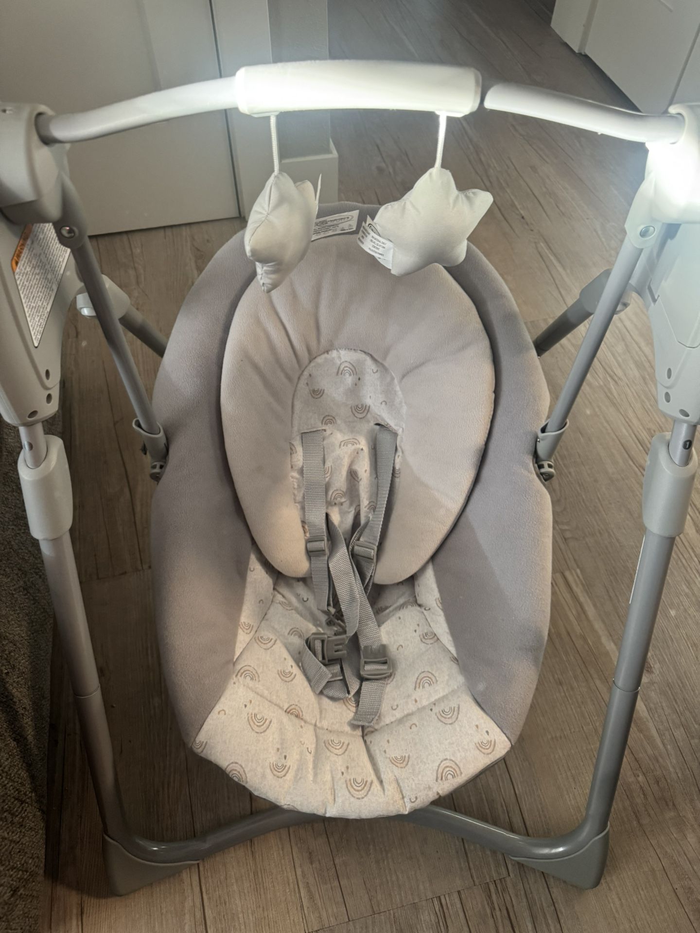 Graco baby swing, barely used