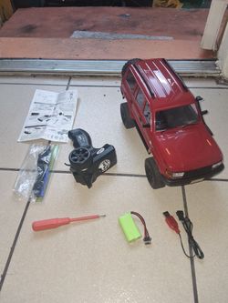 4x4 rc crawler comes with everything for it has front working head lights has 2 batteries charger Transmitter and manual and extra parts for it.