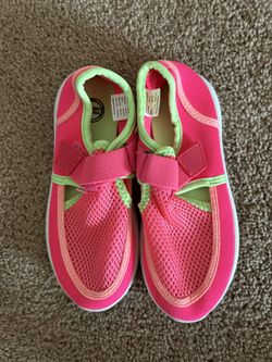 Girls Size 11/12 Water Shoes 