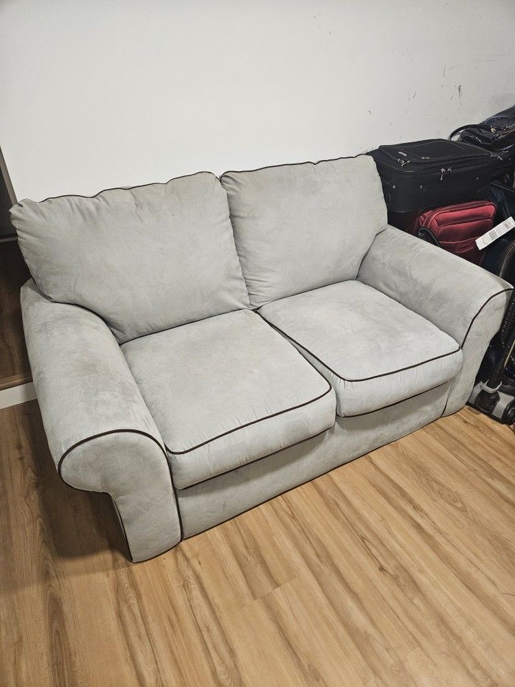Loveseat 
